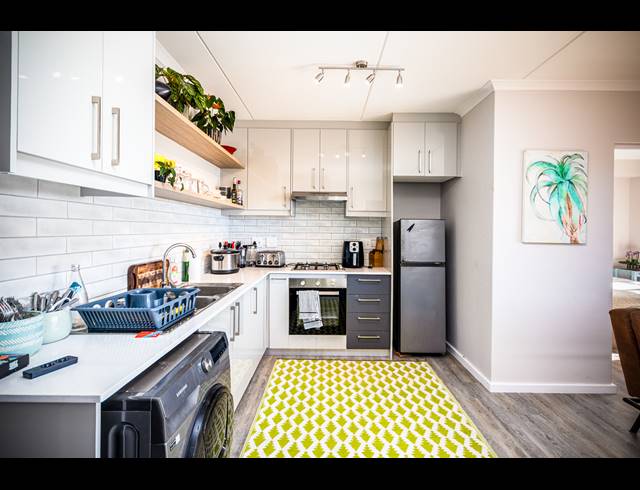 1 BEDROOM APARTMENT FOR SALE IN TABLE VIEW
